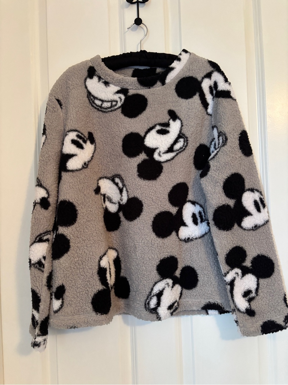 Disney - Gray, Black & White Mickey Sherpa Crew Neck Sweater. Size M. Polyester
